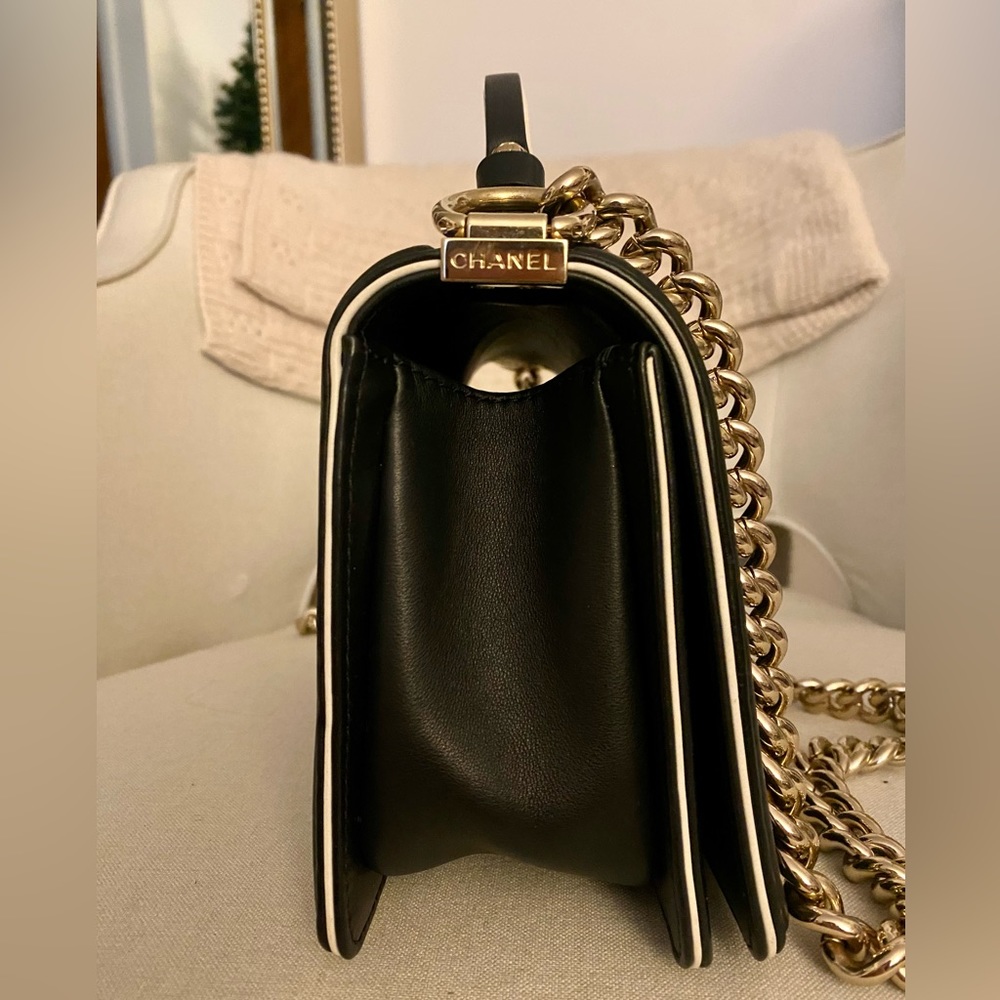 Chanel Classic Flap Black Medium Boy Bag with Top Handle - Picture 8 of 16